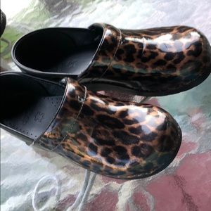 Leopard Print Dansko! Size 40 💥Make me an offer💥